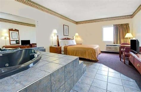 The hotel has a hot tub and a concierge service. . Wyndham hotels with jacuzzi in room